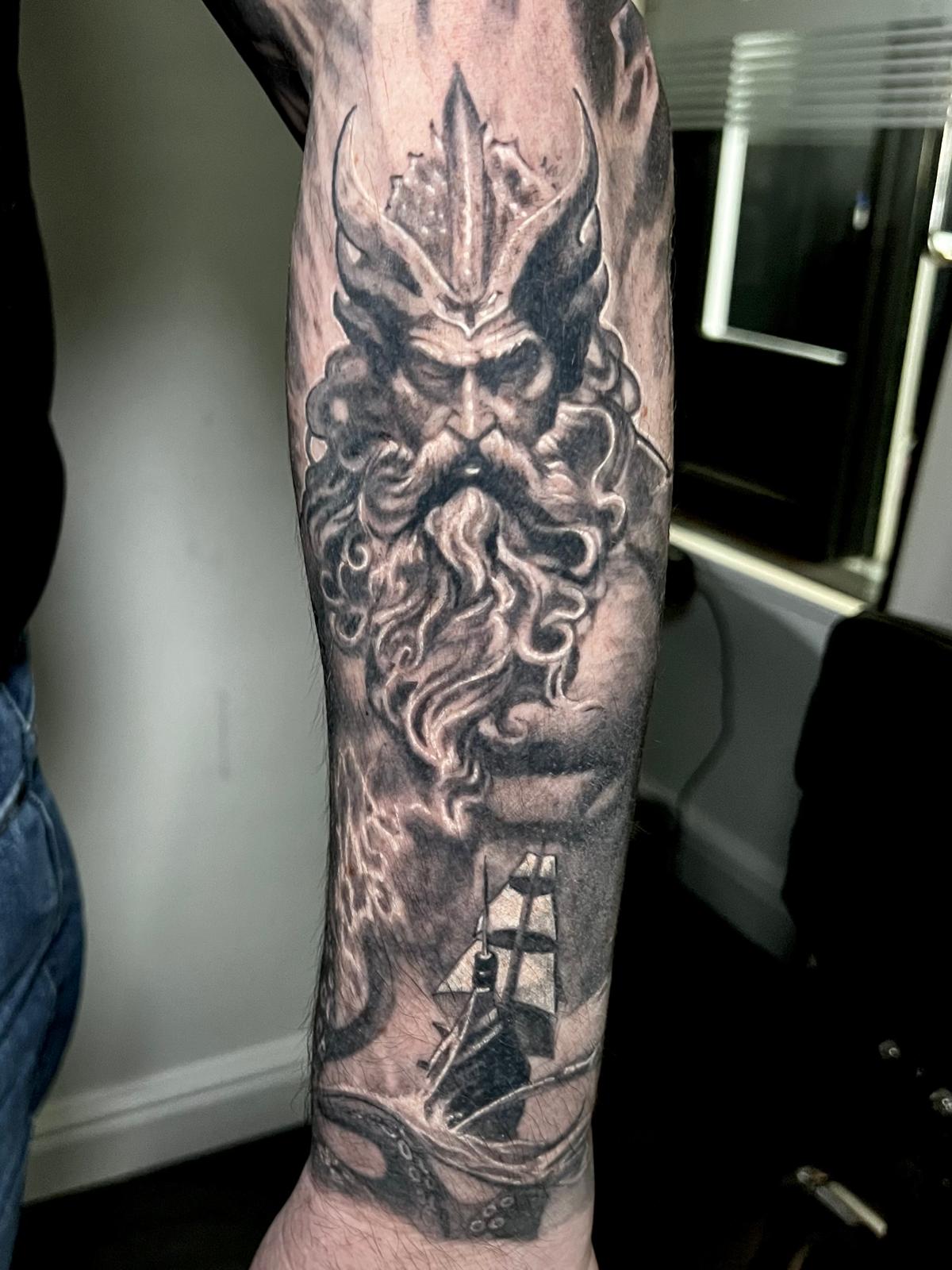 LIVE Tattooing Black and Grey Seminar.