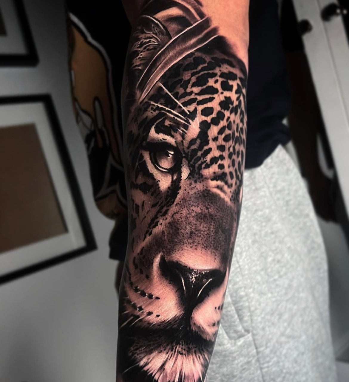 LIVE Tattooing Black and Grey Seminar.