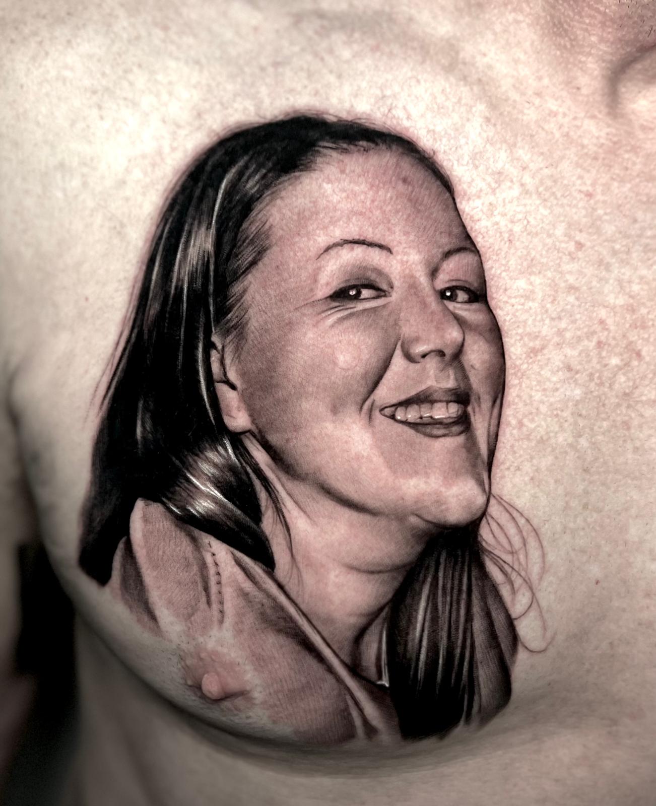 LIVE Tattooing Black and Grey Seminar.